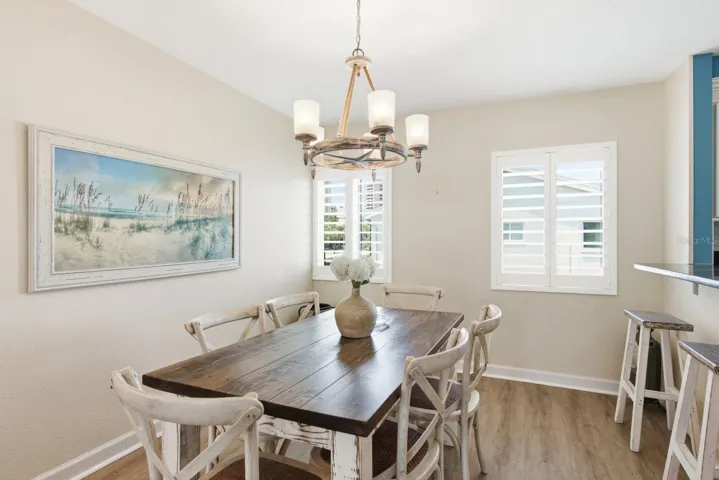 Full dining area off kitchen