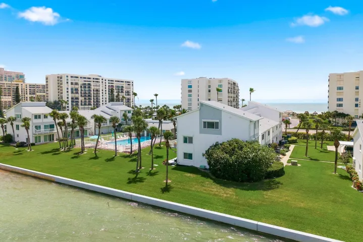 Come check this 3bdrm condo out