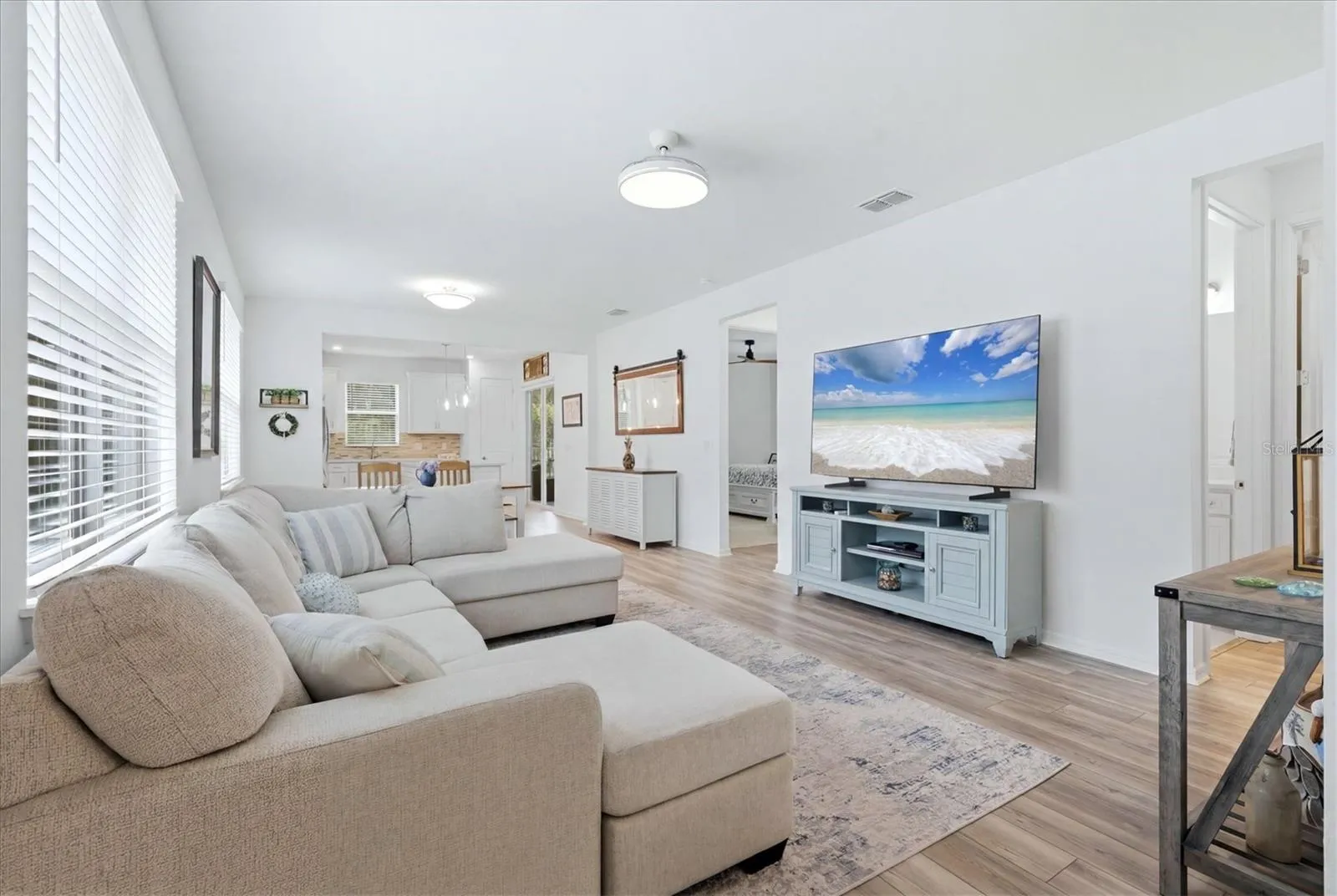 OPEN FLOOR PLAN overview