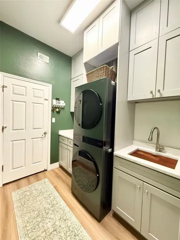 Laundry room w/covered sink