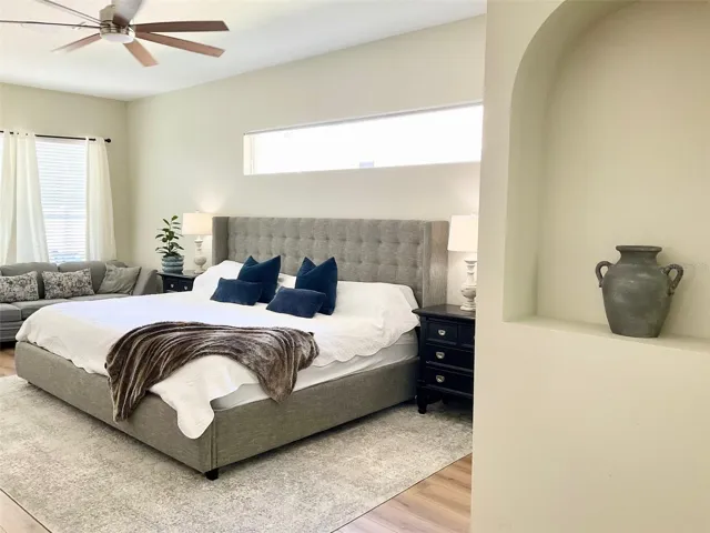 Primary Bedroom w/Alaskian King bed