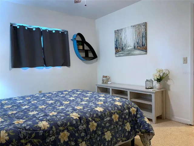 Second bedroom.