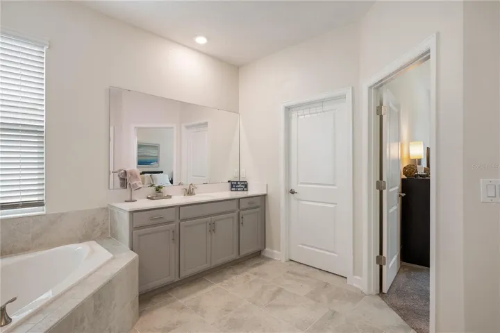 Bathroom with spacious Walk in closet