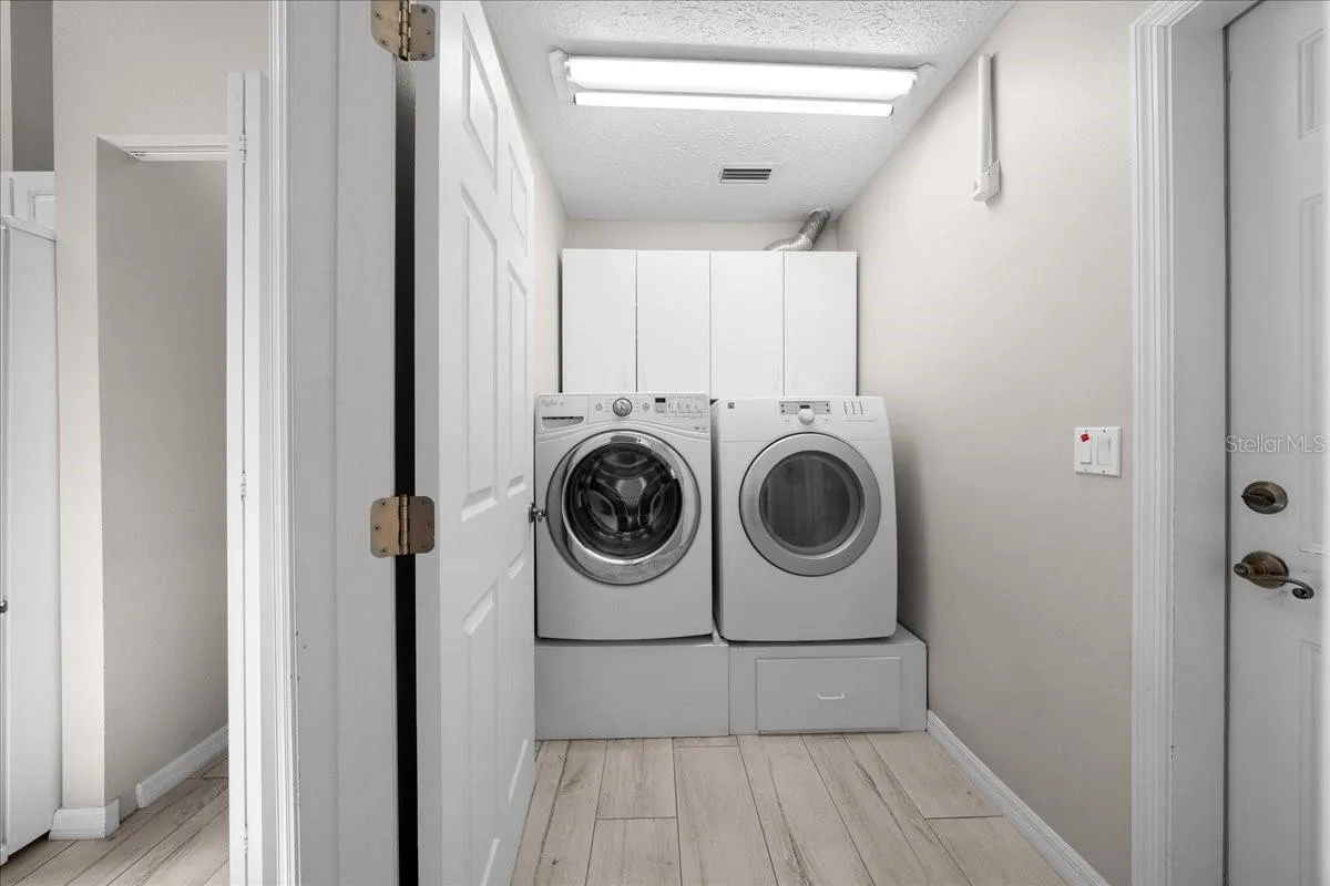 Laundry room w/ cabinets