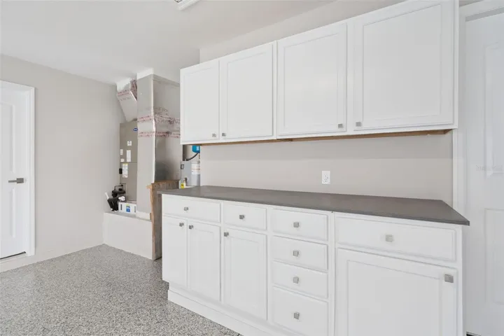 Garage Workshop & Cabinets