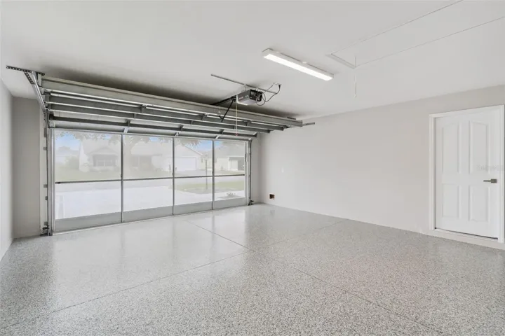 Screen system in Garage