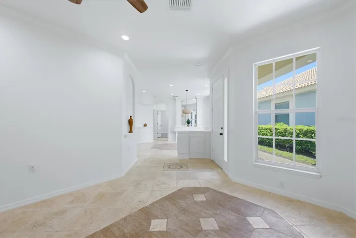 Foyer/Sitting Room