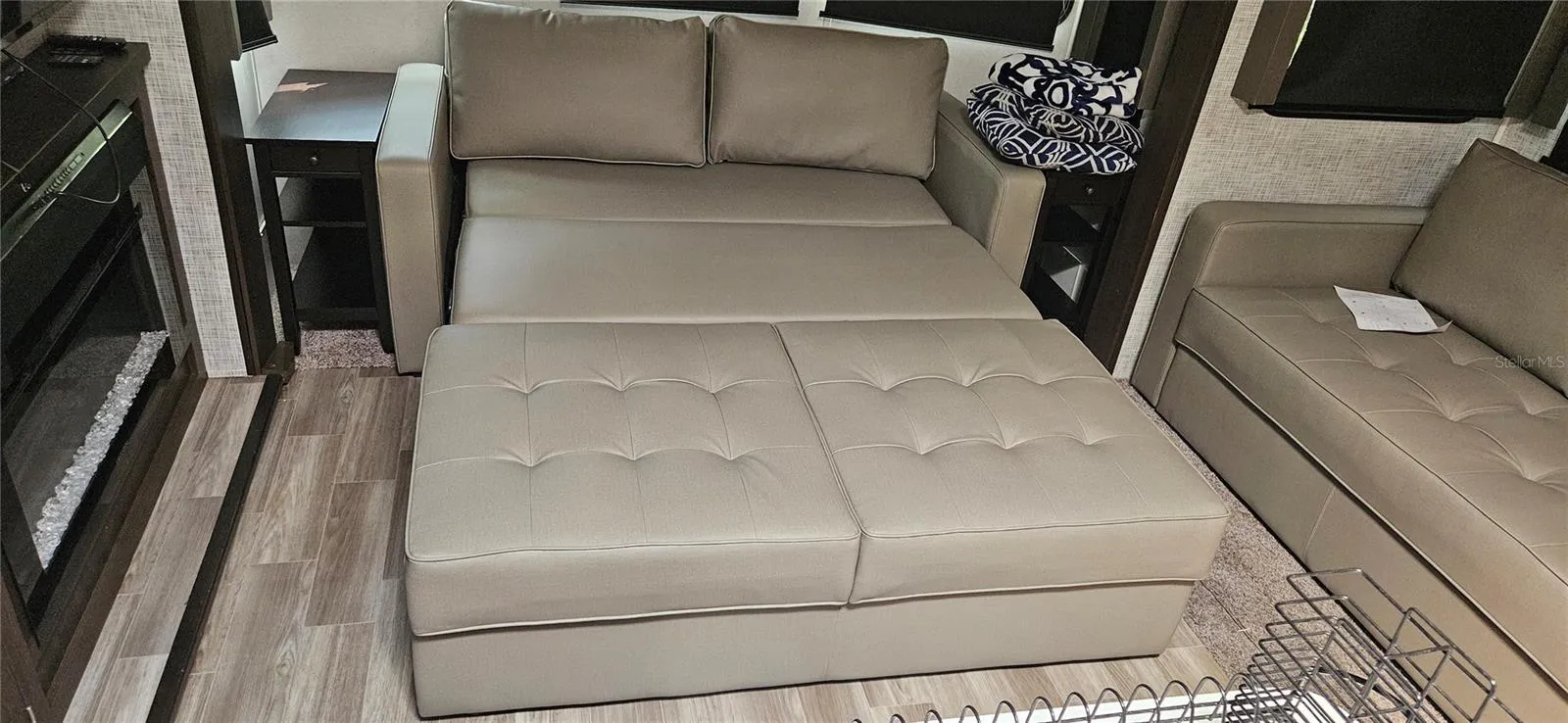 2 queen beds in living room.  Only one can be used as a bed at a time