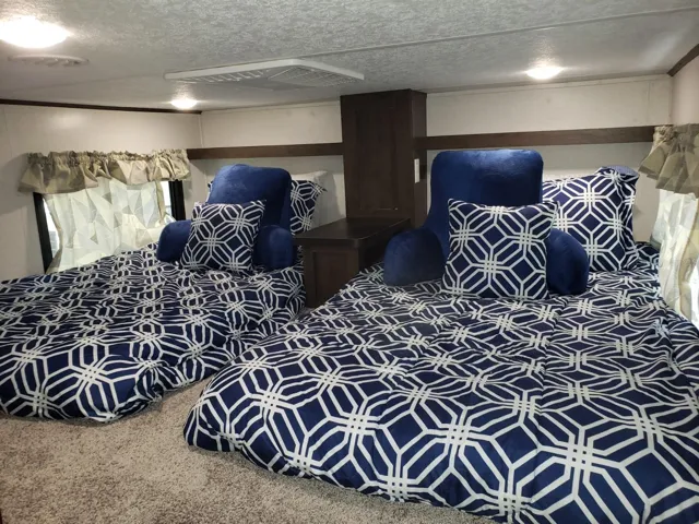 Loft with 2 twin beds