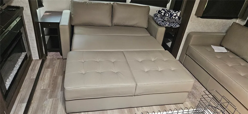 2 queen beds in living room.  Only one can be used as a bed at a time