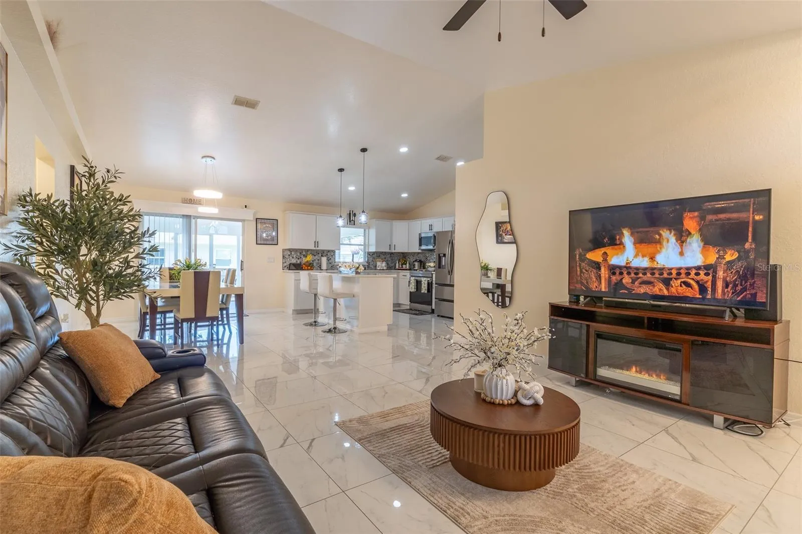 930 Hicks Rd, Lakeland, Florida 33813 — photo 4