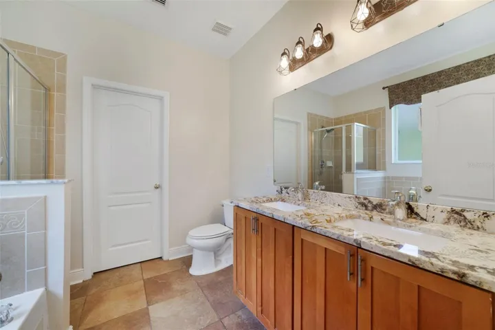 Primary en-suite bath.