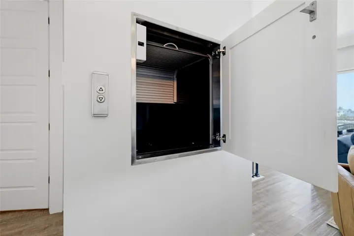 Dumbwaiter
