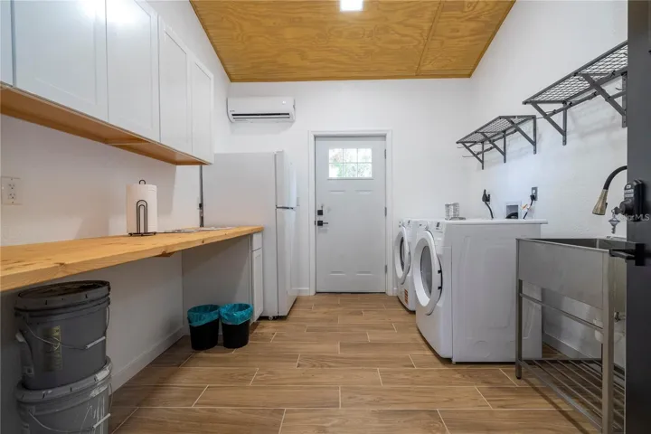 Barn laundry