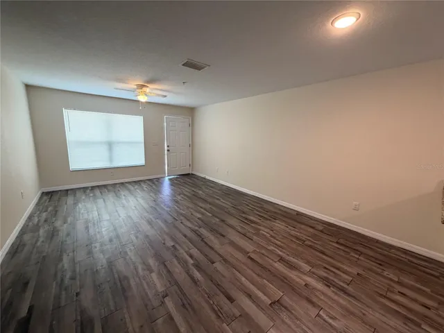 Entry/living room