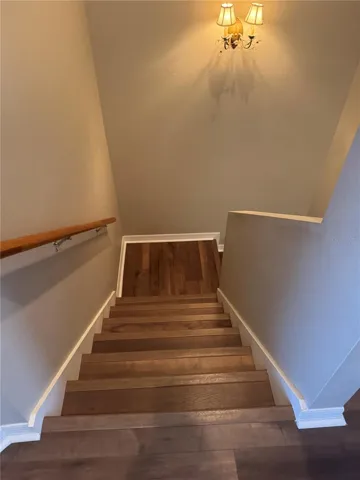 Staircase with LVP