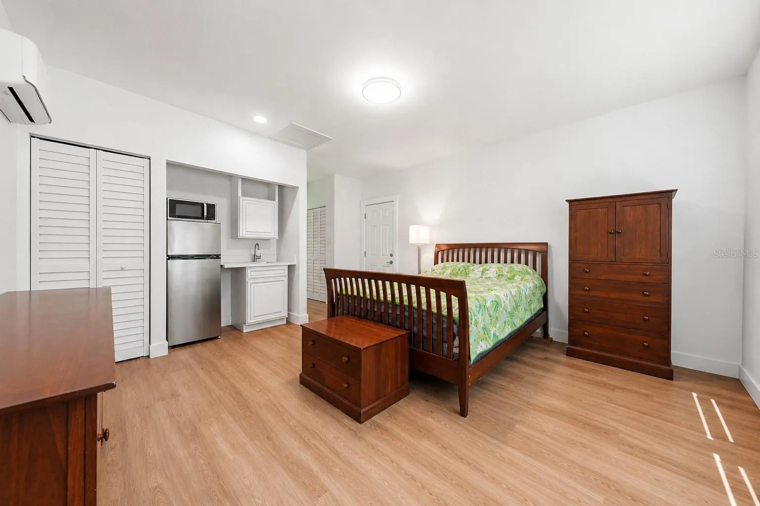 MOTHER IN LAW WITH LOCKOUT + KITCHEN / BATHROOM