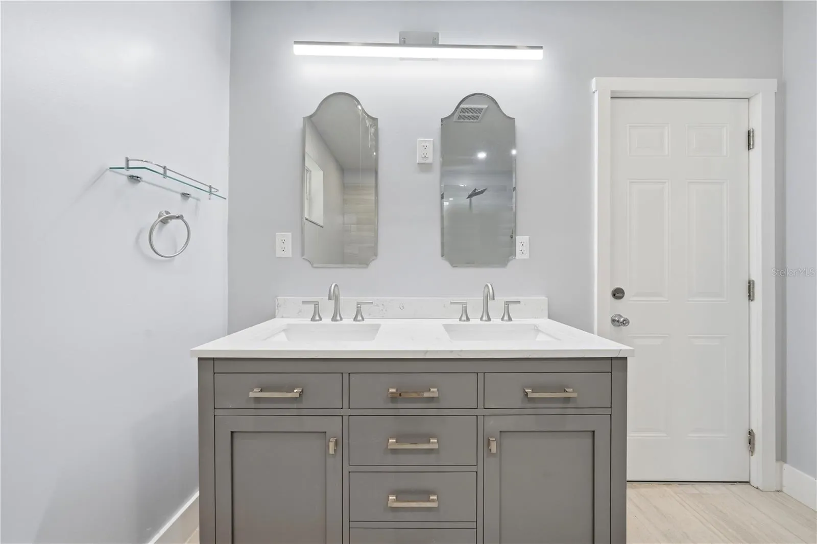 PRIMARY ON SUITE BATHROOM WITH DUAL SINKS.