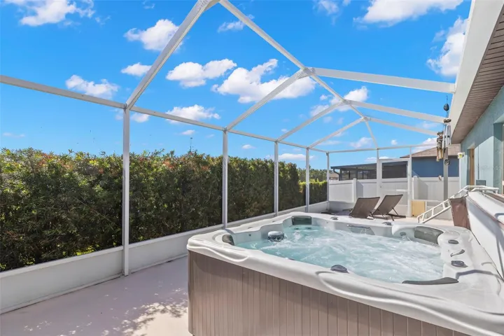 Screened Lanai with Spa!