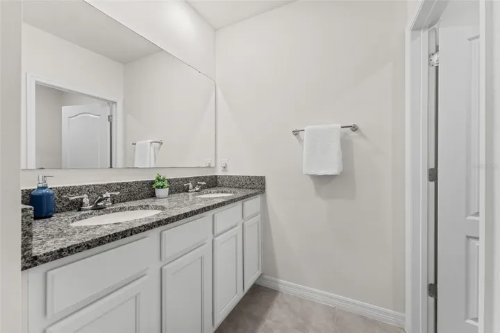 Upstairs secondary bathroom