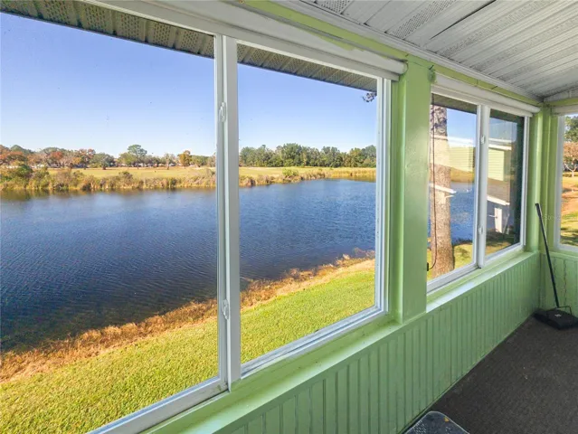 Enclosed Lanai w/views of Lake Sparkle