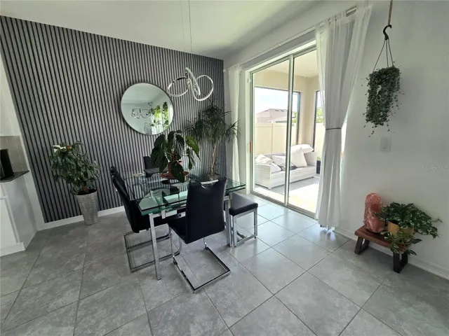 Dining Room - Sliding door to Screened in Lanai