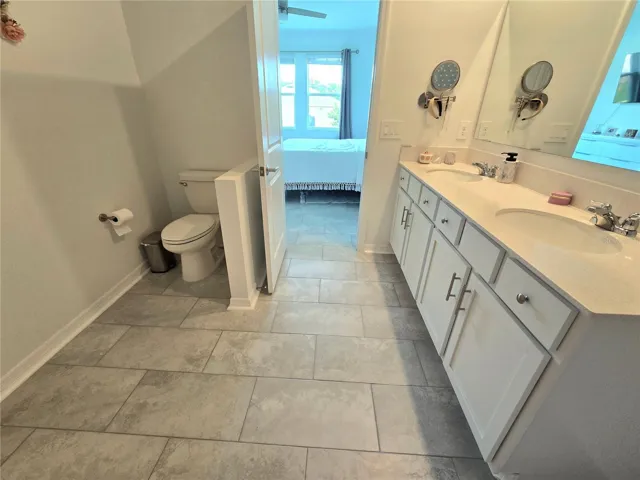 Master Bath - Double Sinks