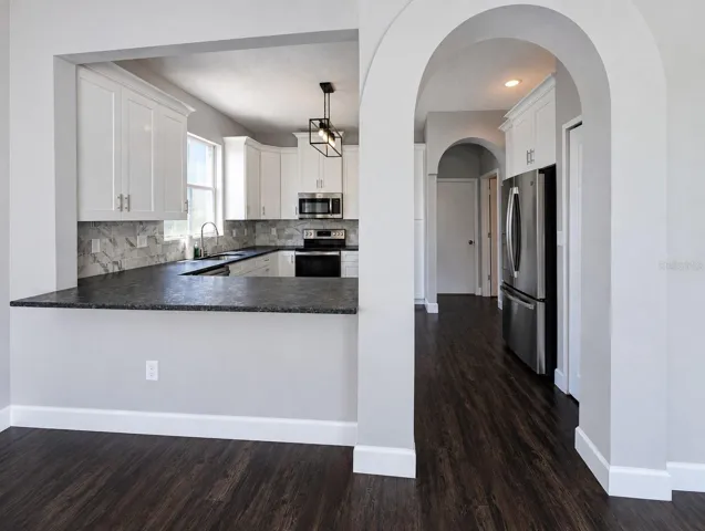 Breakfast Bar/Kitchen