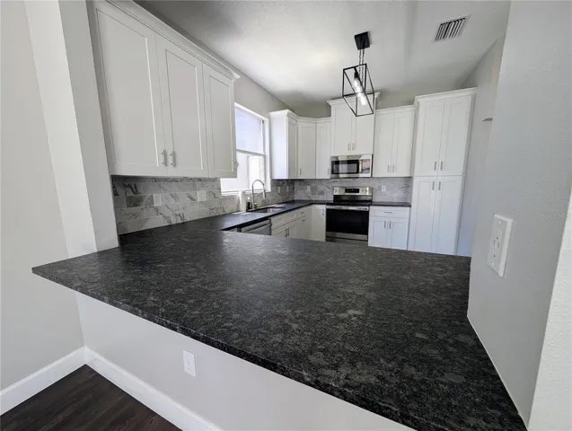 Breakfast Bar/Kitchen