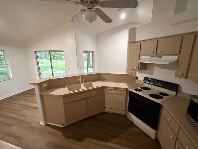 Fully equipped kitchen