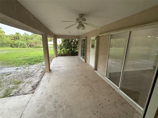 Expansive back lanai