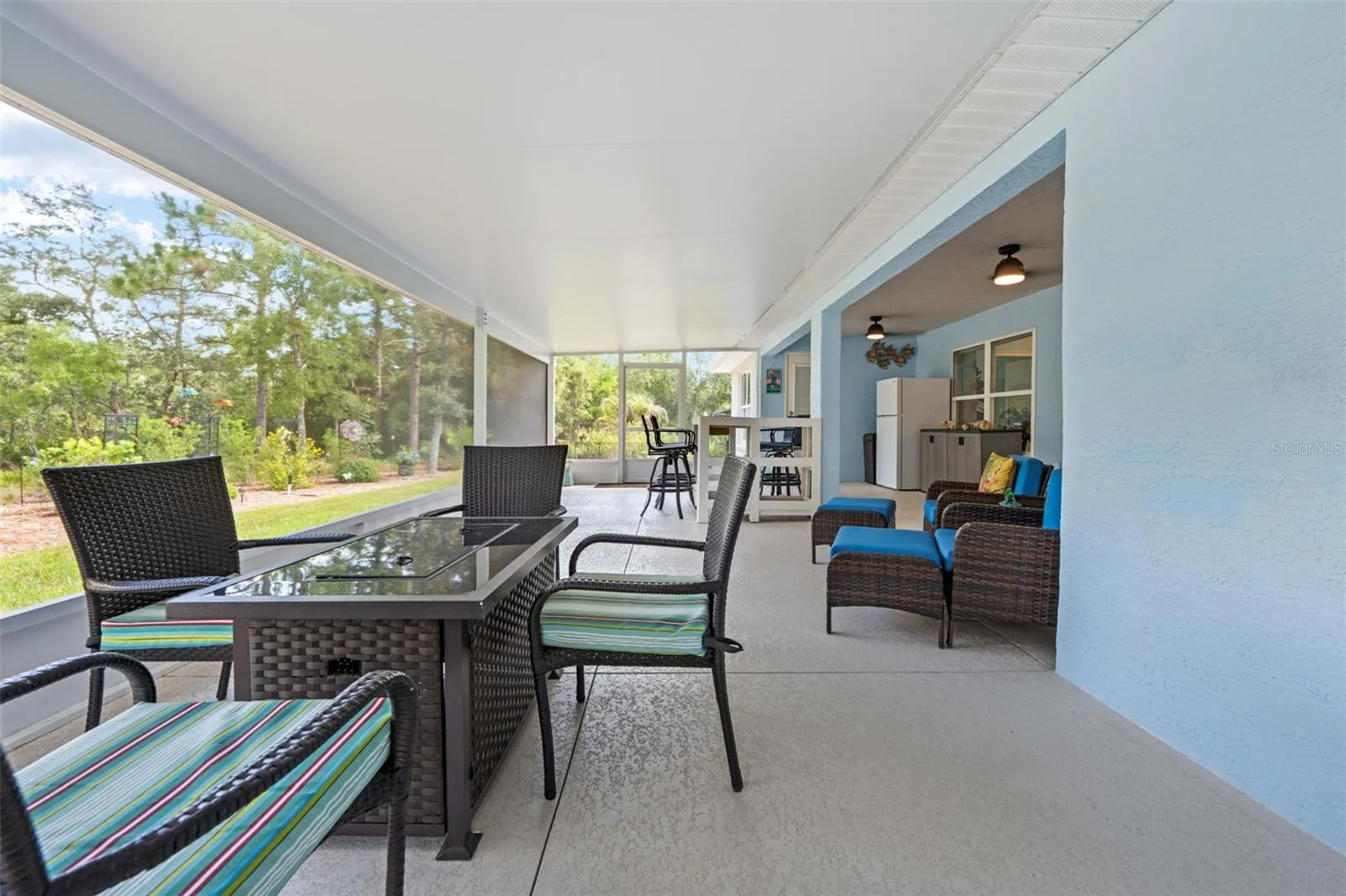 Huge Lanai