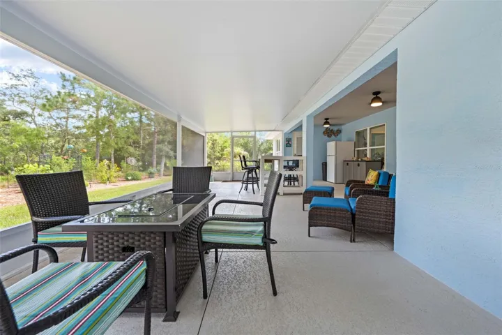 Huge Lanai