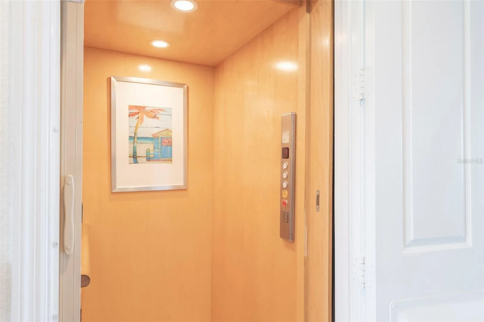 Elevator - Otis, comes with warranty