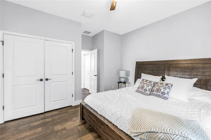 First floor guest en-suite bedroom.