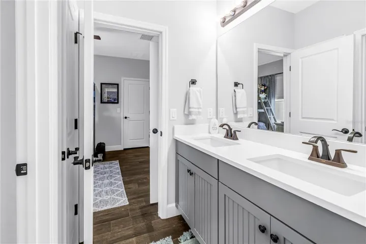 Guest bedroom Jack and Jill bathroom.
