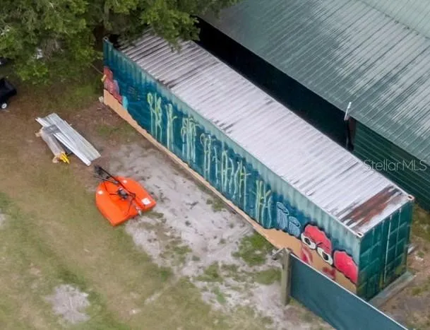 SHIPPING CONTAINER DOES NOT CONVEY