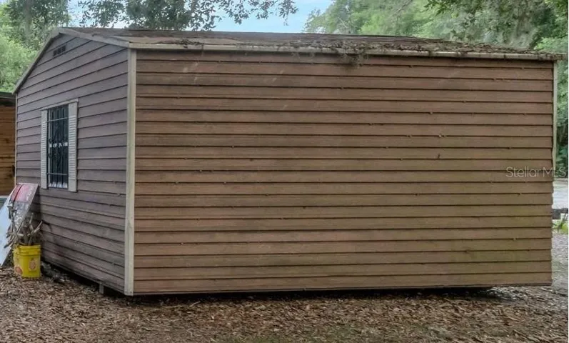 SHED 2 DOES NOT CONVEY