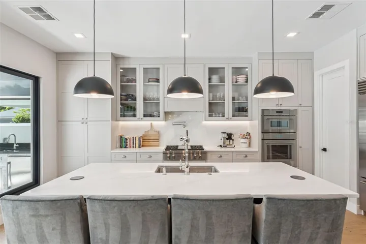 Eat in bar area in the kitchen