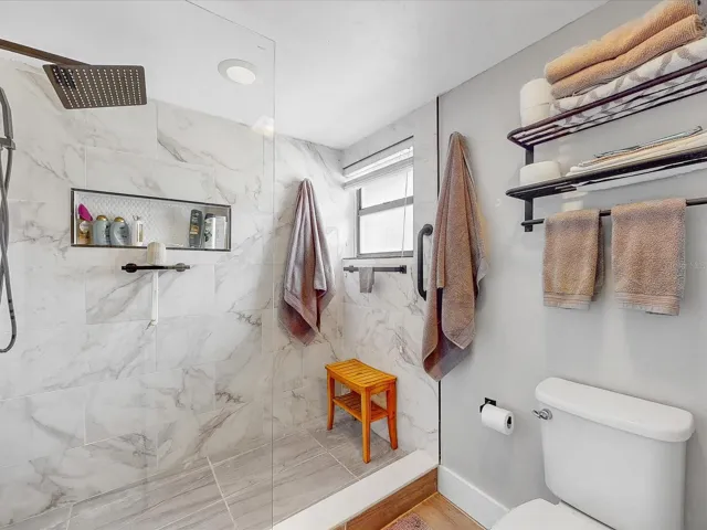 Full very large shower in the Primary master area