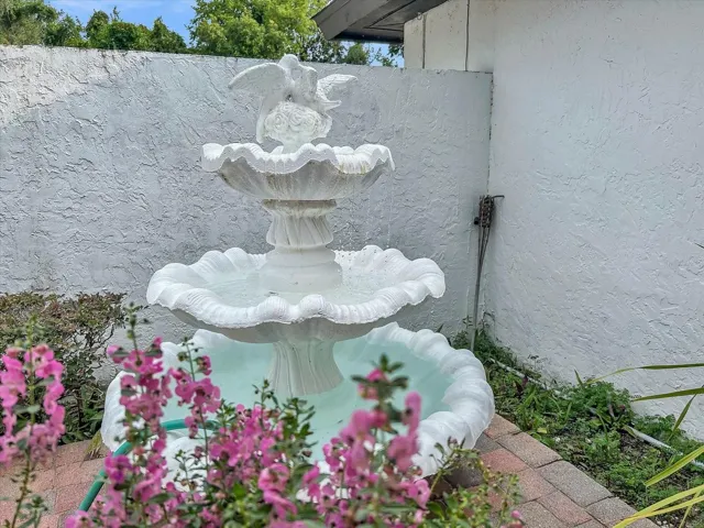 The fountain works and is on a timer you can program to start and end when you want it to.