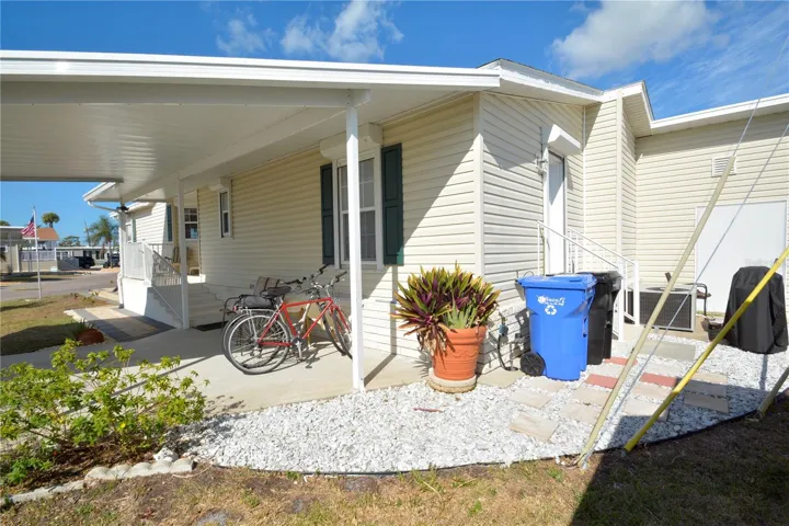 Carport.