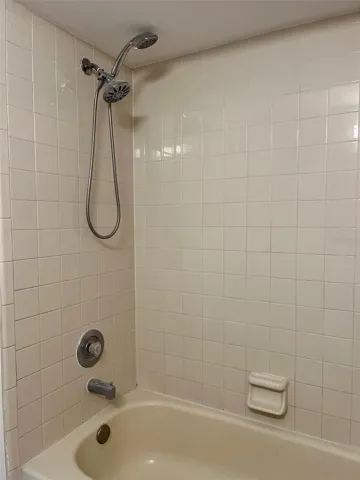 2nd bathroom with tub