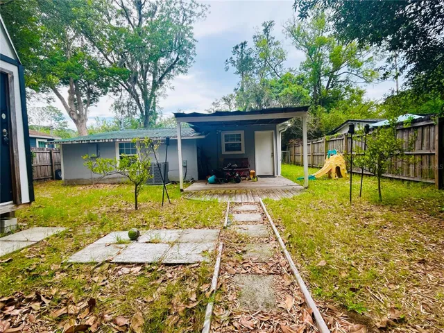 520 NW 26TH AVE 32609 GC541347 - REAR VIEW