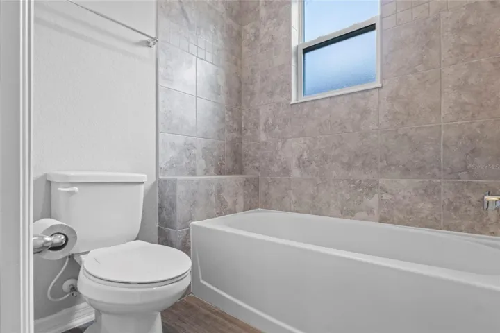 with private toilet and tub