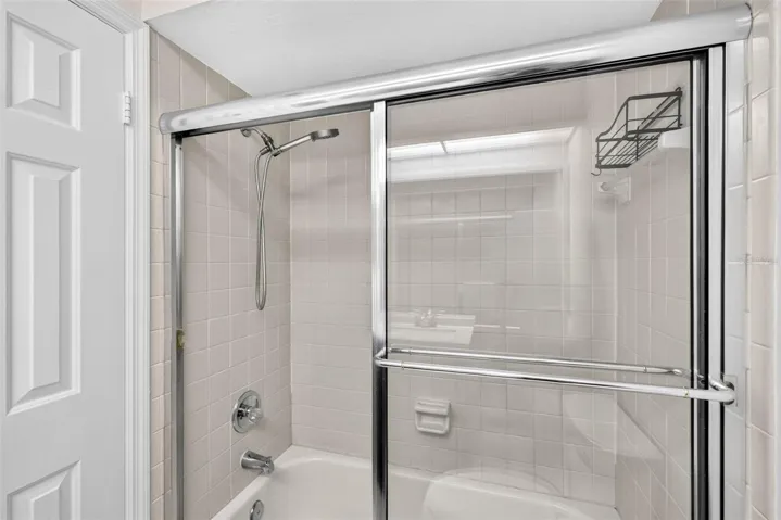 Tub with Glass Doors