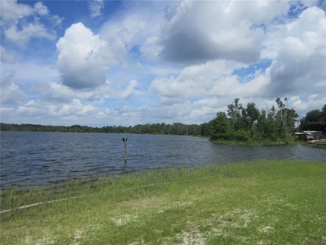 Access to North Lake