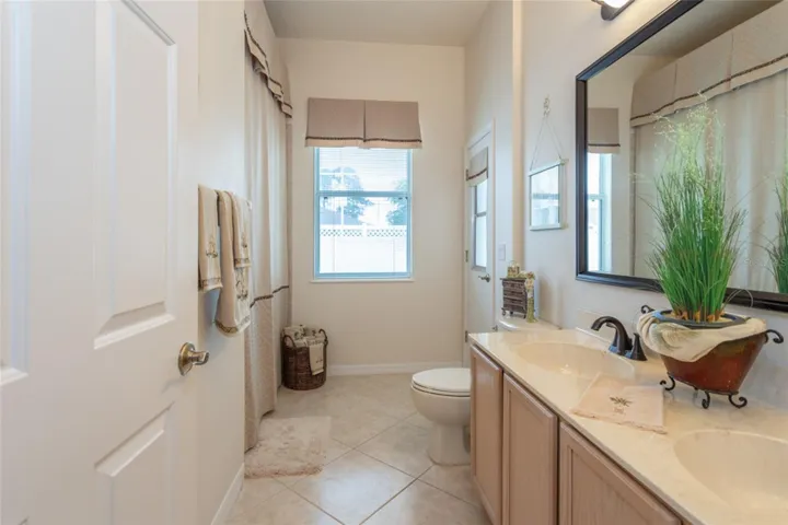 Second full bath with door that leads to pool!