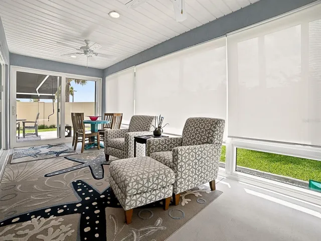 SUNSHADES TOO!  THE SLIDING GLASS DOOR TO THE LEFT OPENS TO THE SIDE PATIO AND COURTYARD.
