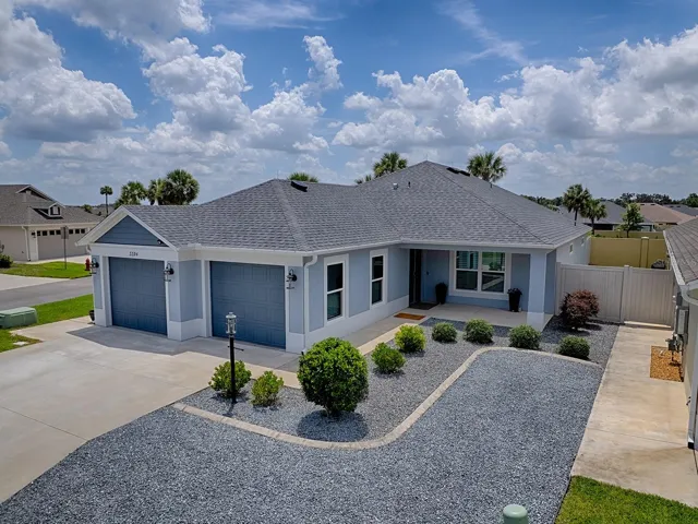 LOVELY 3/2 COURTYARD VILLA ON LARGE CORNER LOT WITH SPACIOUS PRIVATE COURTYARD! LOW MAINTENANCE APPROVED YARD; OVERSIZED 2 CAR GARAGE IN THE VILLAGE OF DELUNA!